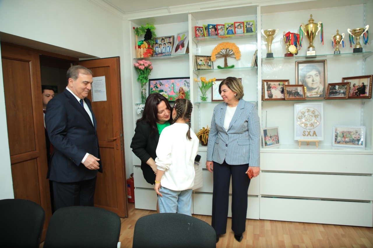 Niyazi Bayramov uşaq evinin sakinini ad gününü təbrik etdi - FOTOLAR